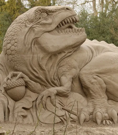 Dino zandsculptuur